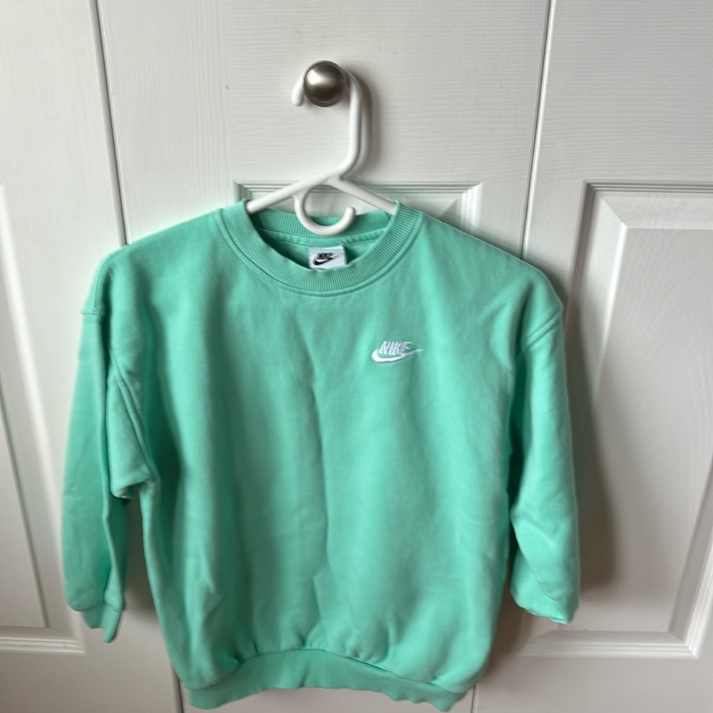 Youth Nike Oversized Fitted Sweatshirt Size M